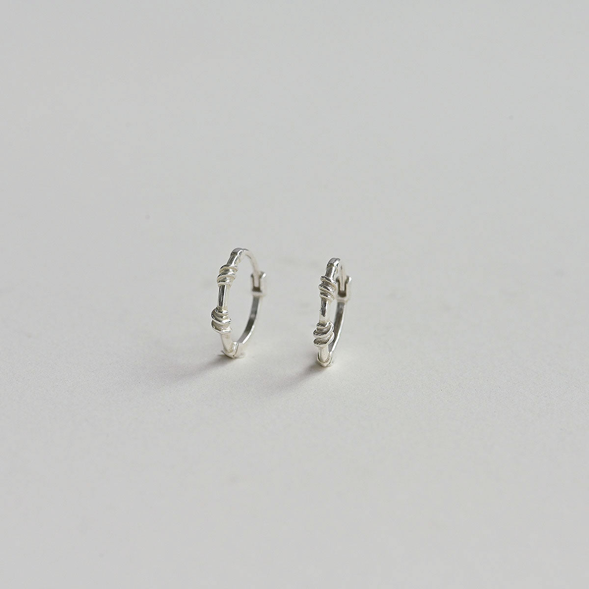 925 Silver Twice Knot One-Touch Earrings_KWAJE376