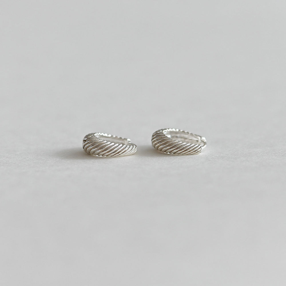 925 silver pleated water drop one touch earrings_KWAJE350