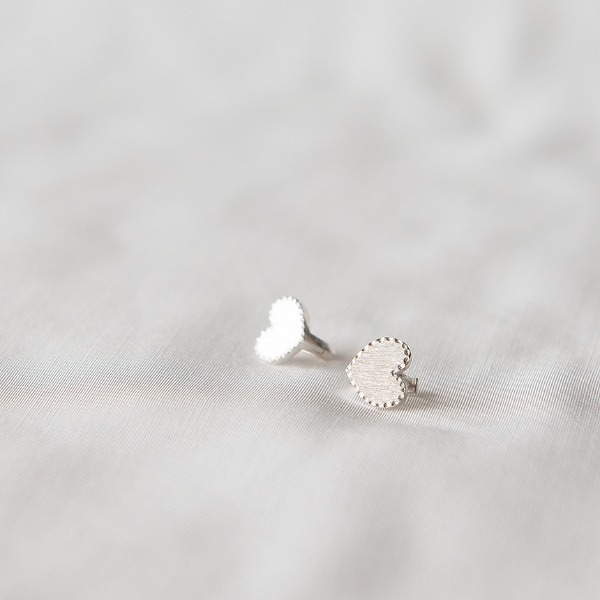 925 Silver Suji Heart One Touch Earrings_KWAJE369