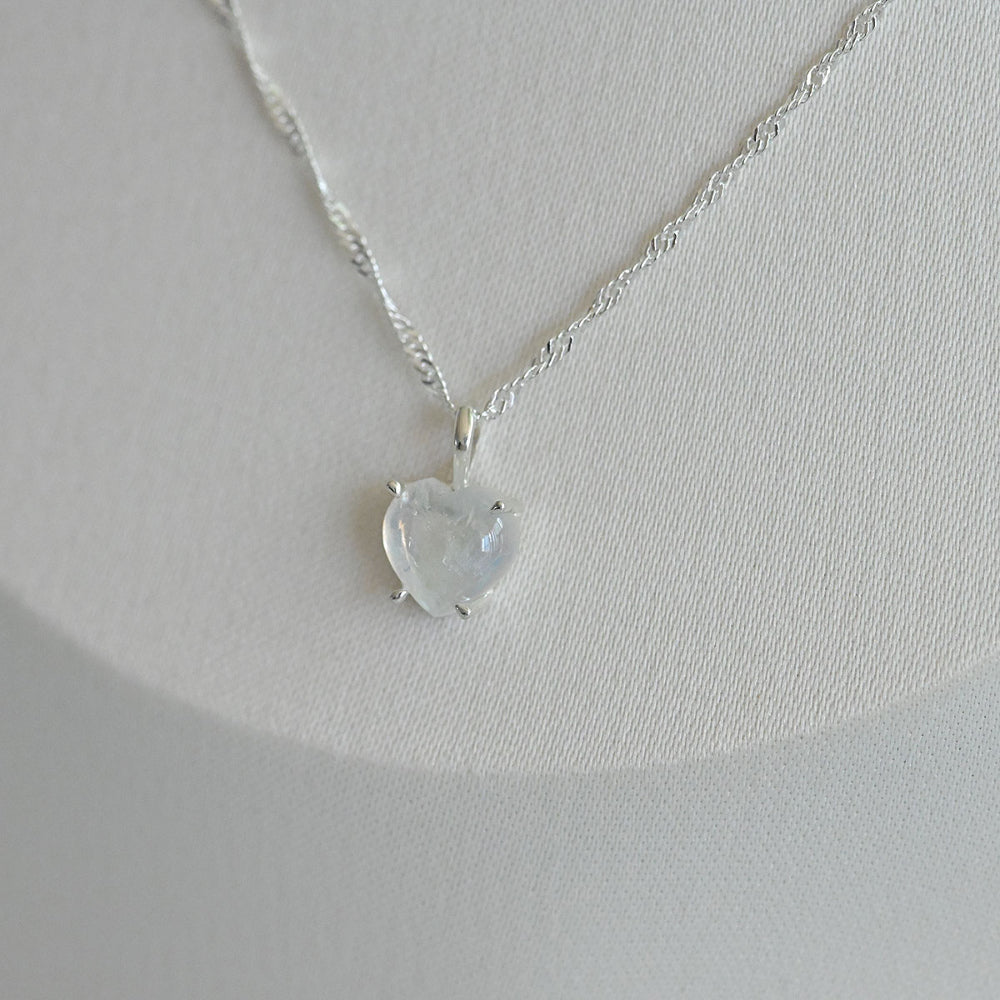 925 Silver Rainbow Moonstone Heart Necklace_KWAJE578