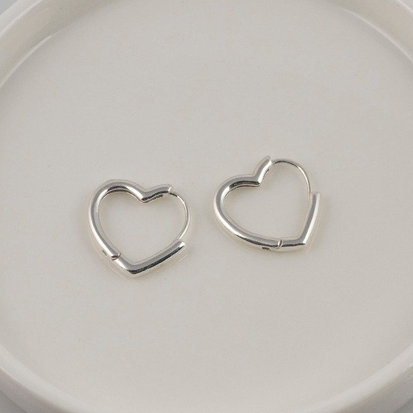 925 Silver Line Heart One Touch Earrings_KWAJE152