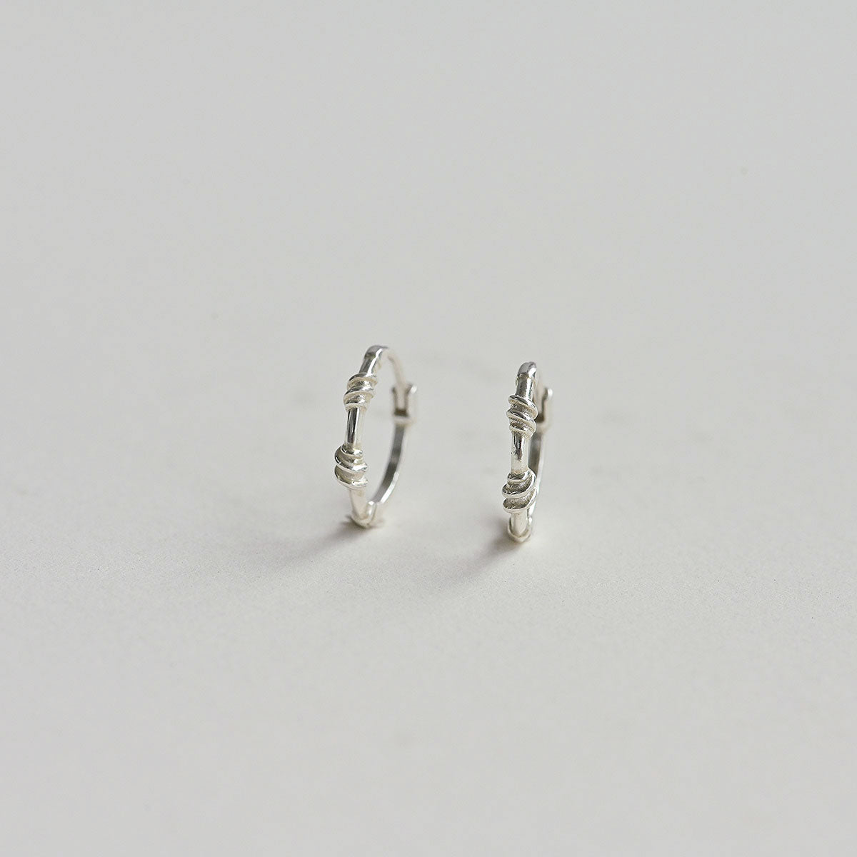 925 Silver Twice Knot One-Touch Earrings_KWAJE376