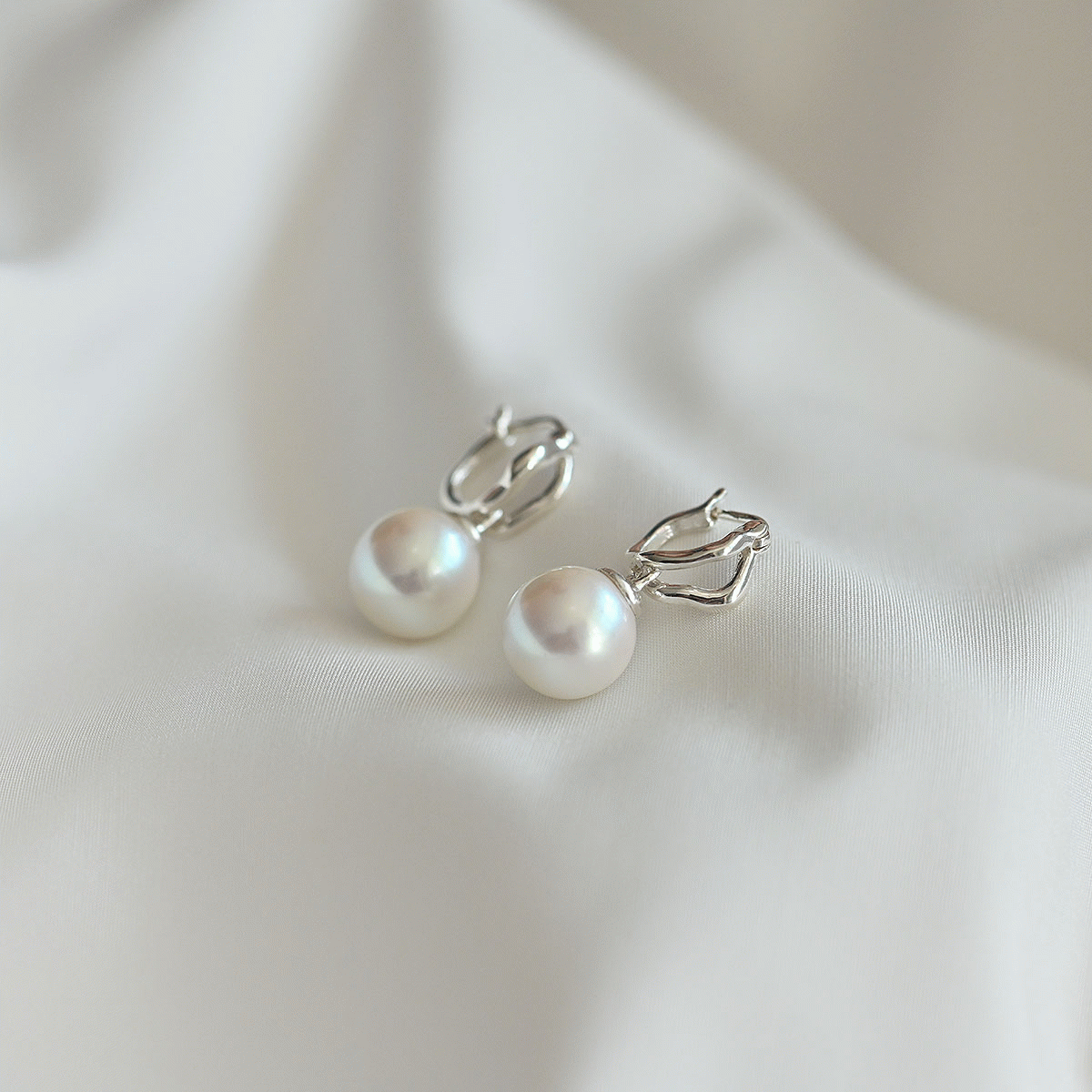 925 silver pearl rattle one touch earrings_KWAJE347