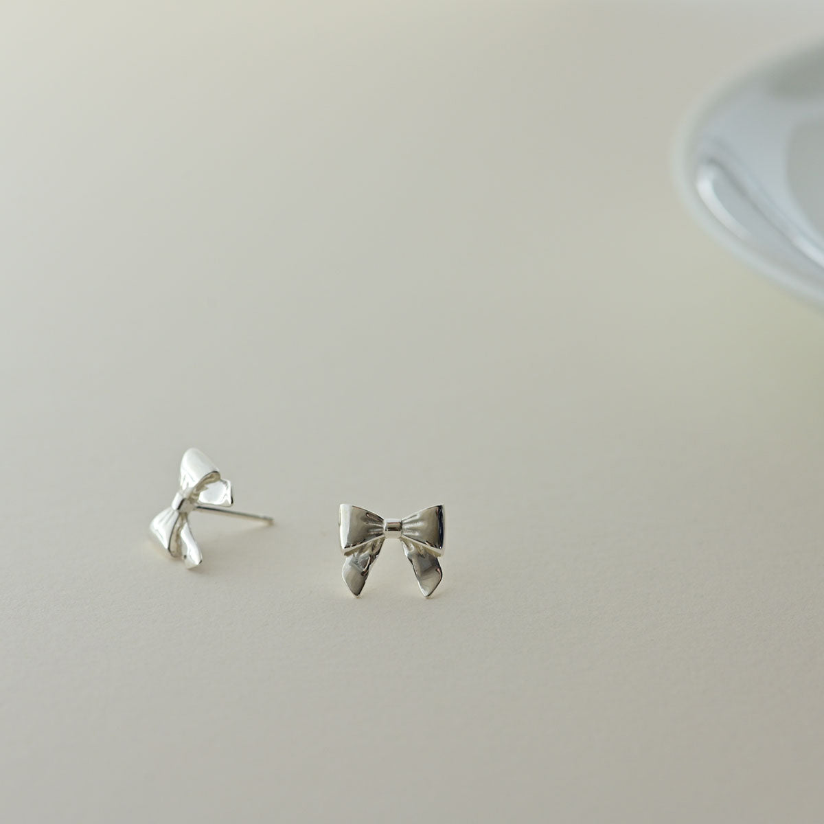 925 Silver Classic Ribbon Earrings_KWAJE146