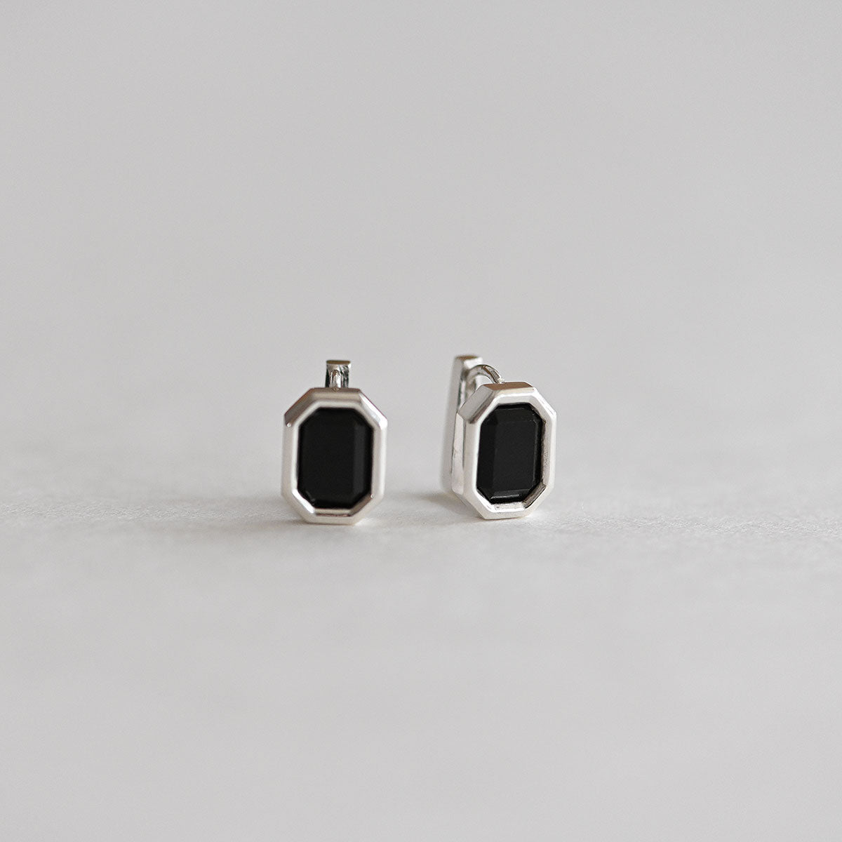 925 Silver Square Bezel-Black One Touch Earrings_KWAJE480