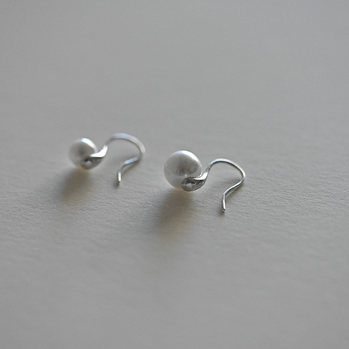 925 silver nuclear pearl hook earrings_KWAJE537