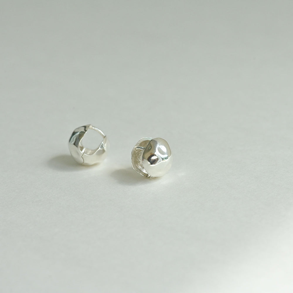 925 Silver Hammering Ball One Touch Earrings_KWAJE240