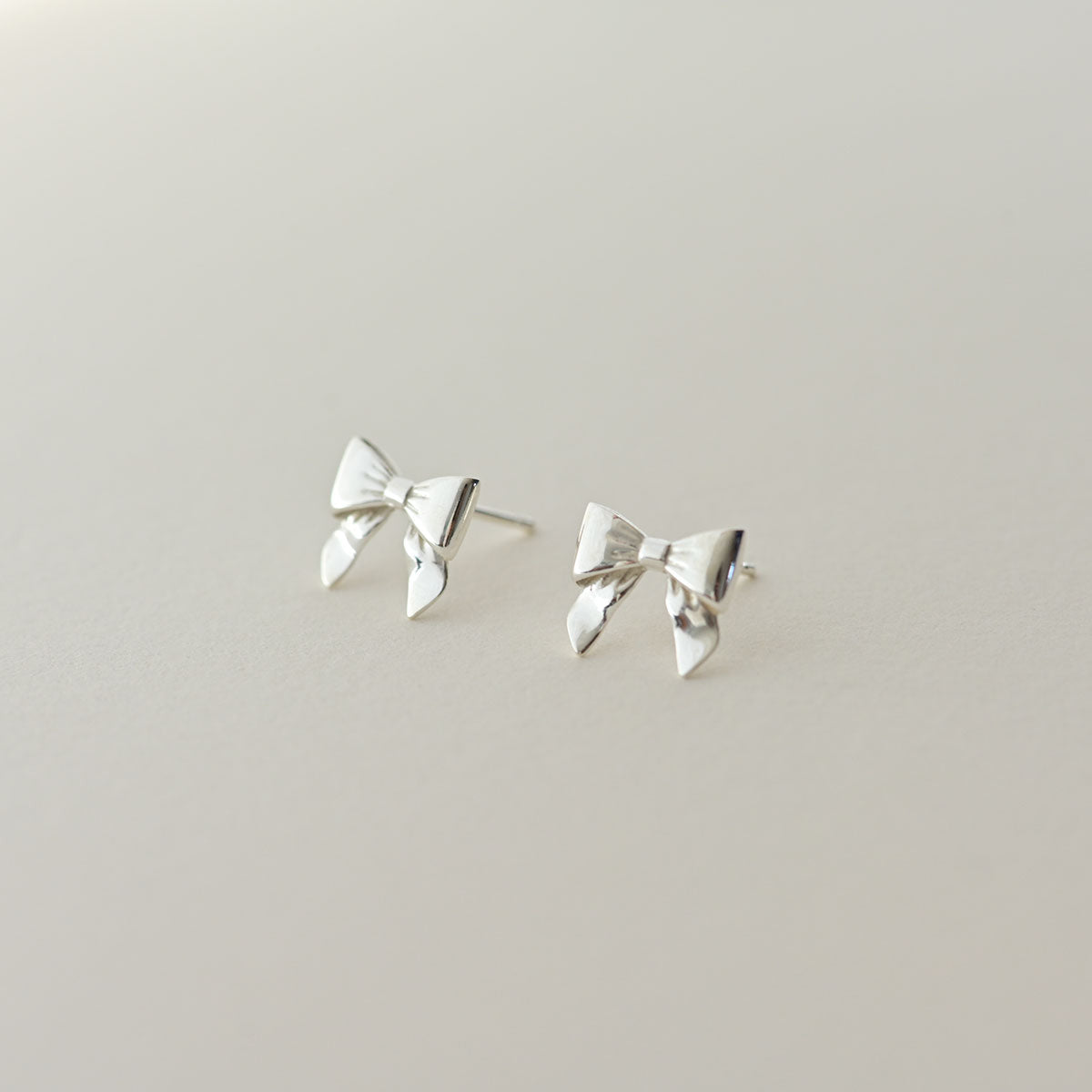 925 Silver Classic Ribbon Earrings_KWAJE146