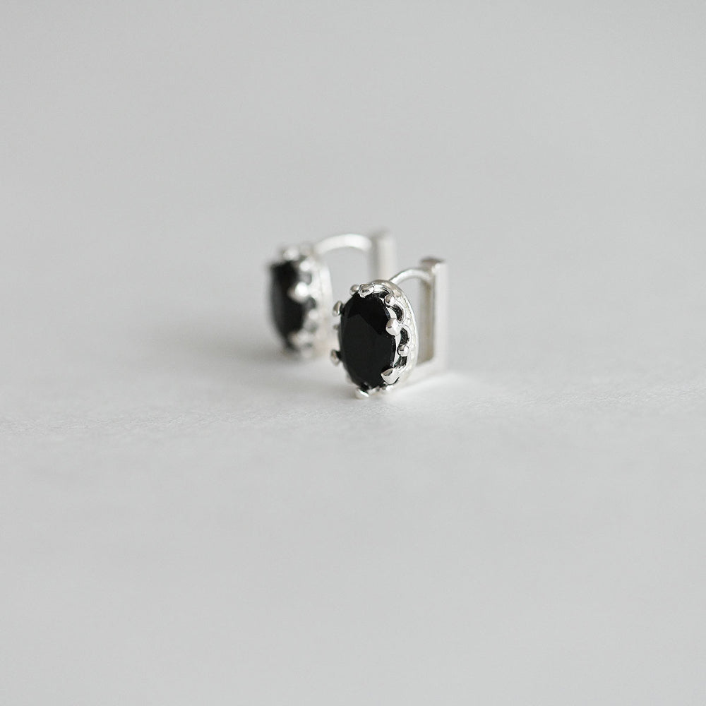 925 Silver Oval Crown Black One Touch Earrings_KWAJE078