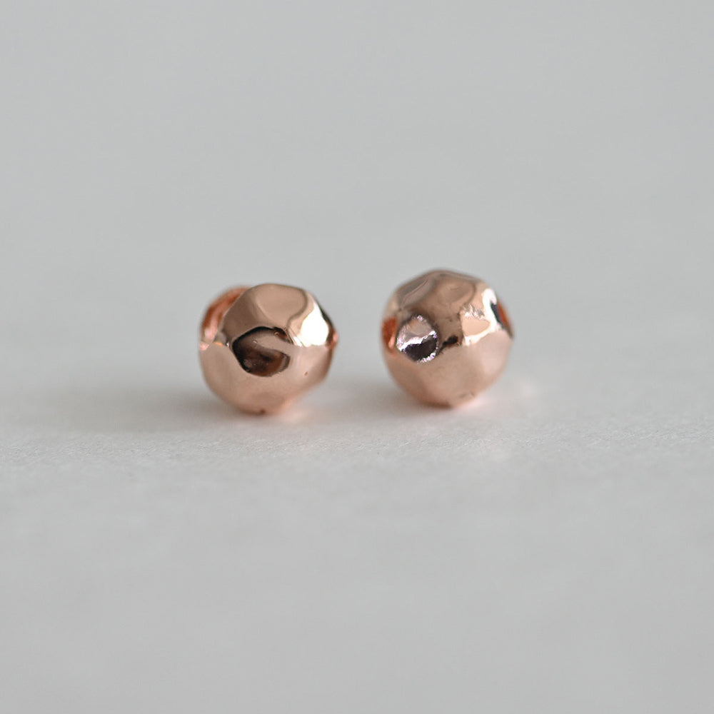 925 Silver Hammering Ball One Touch Earrings_KWAJE240