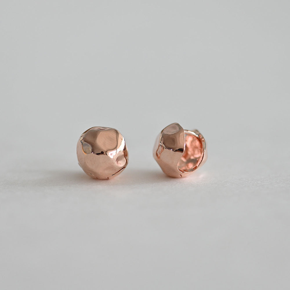 925 Silver Hammering Ball One Touch Earrings_KWAJE240