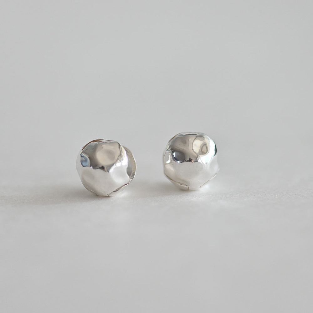 925 Silver Hammering Ball One Touch Earrings_KWAJE240