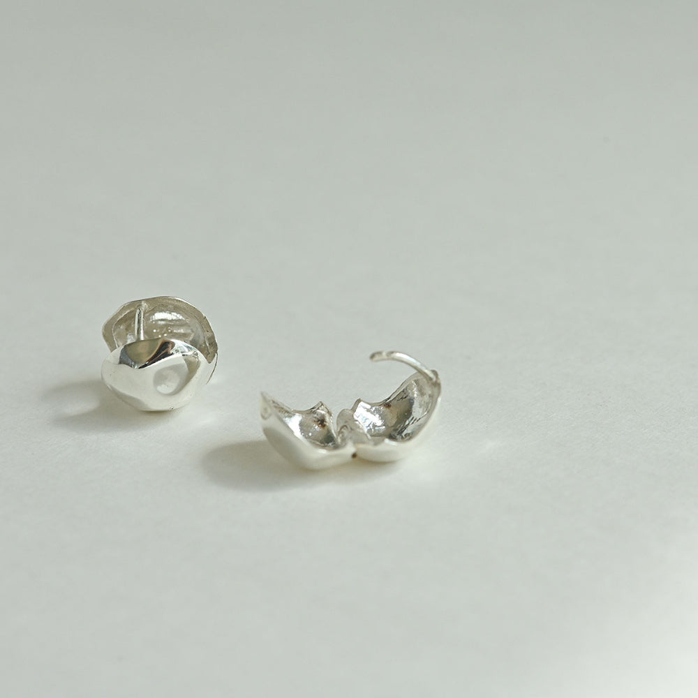 925 Silver Hammering Ball One Touch Earrings_KWAJE240