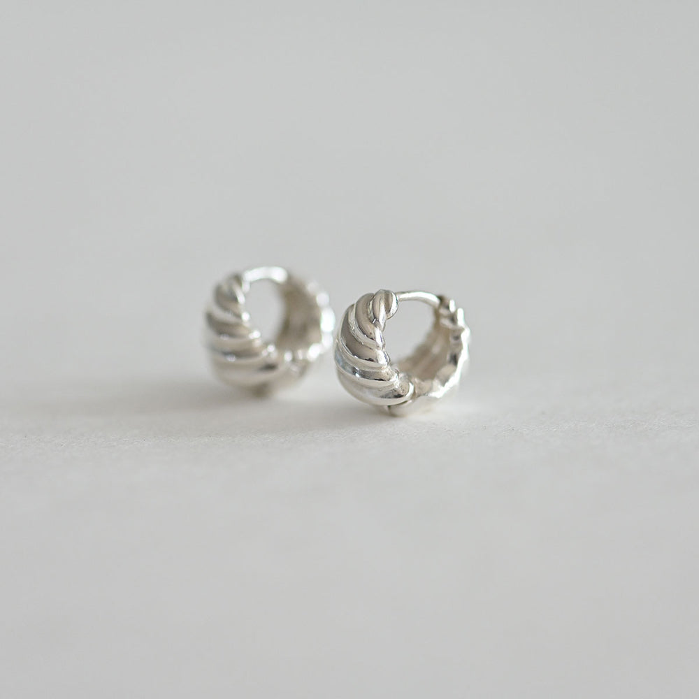 925 Silver Wrinkle Water Drop One Touch Earrings_KWAJE389