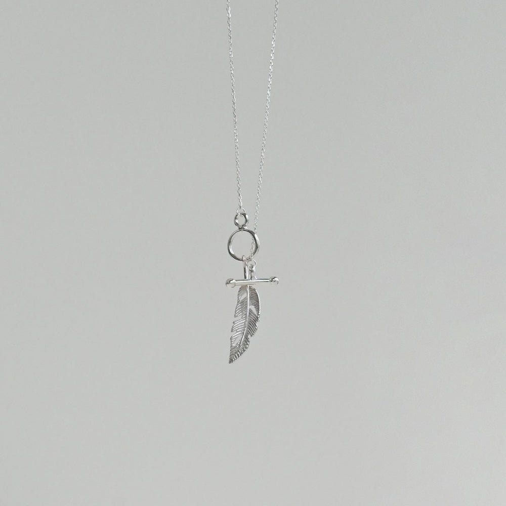 925 Silver Feather Toggle Bar Necklace_KWAJE408