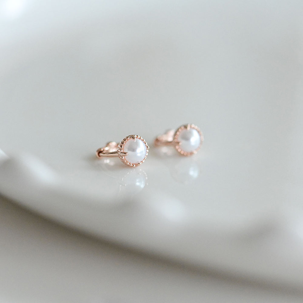 925 silver 4mm half pearl one touch earrings_KWAJE136