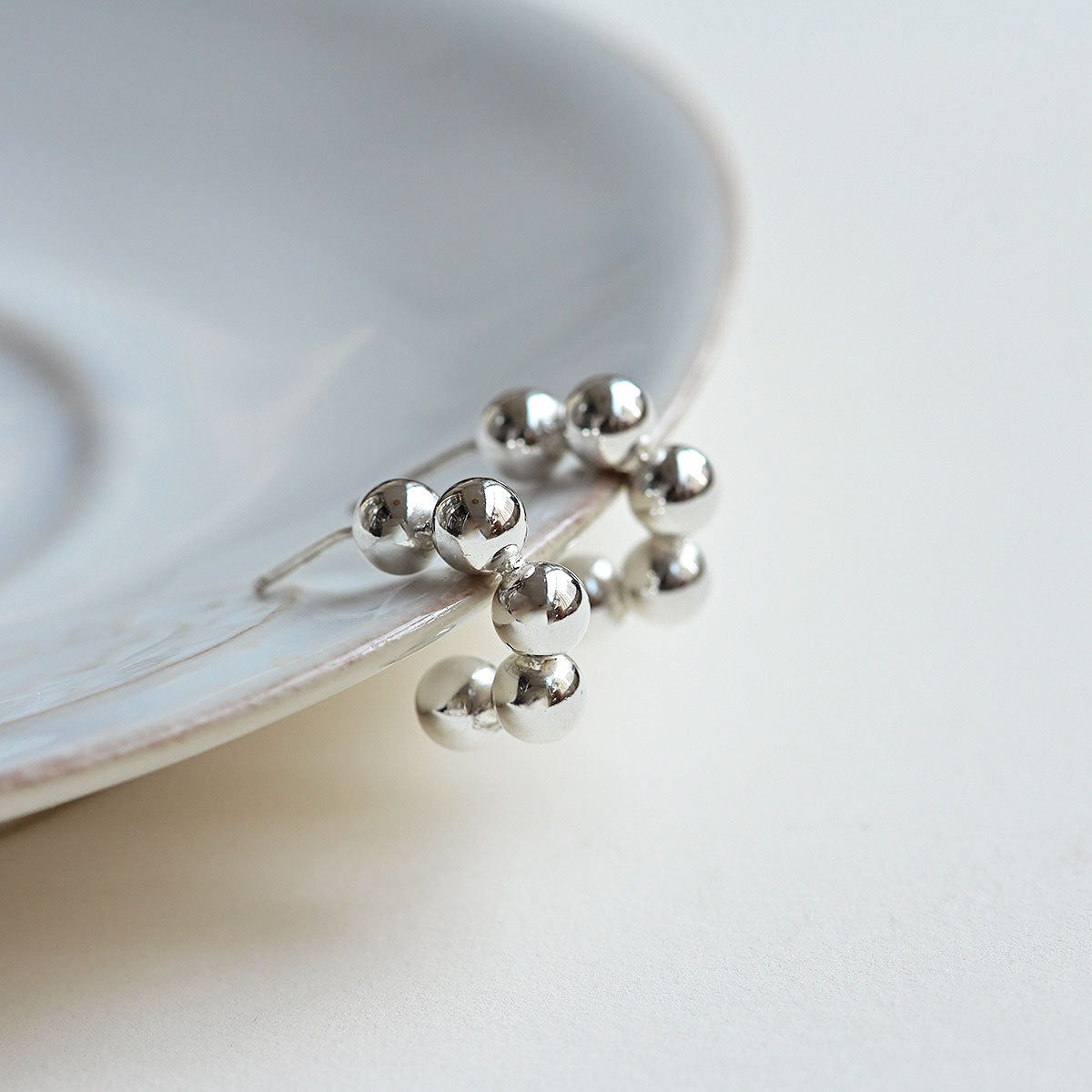 925 Silver C-type Big Ball Silver Earrings_KWAJE072