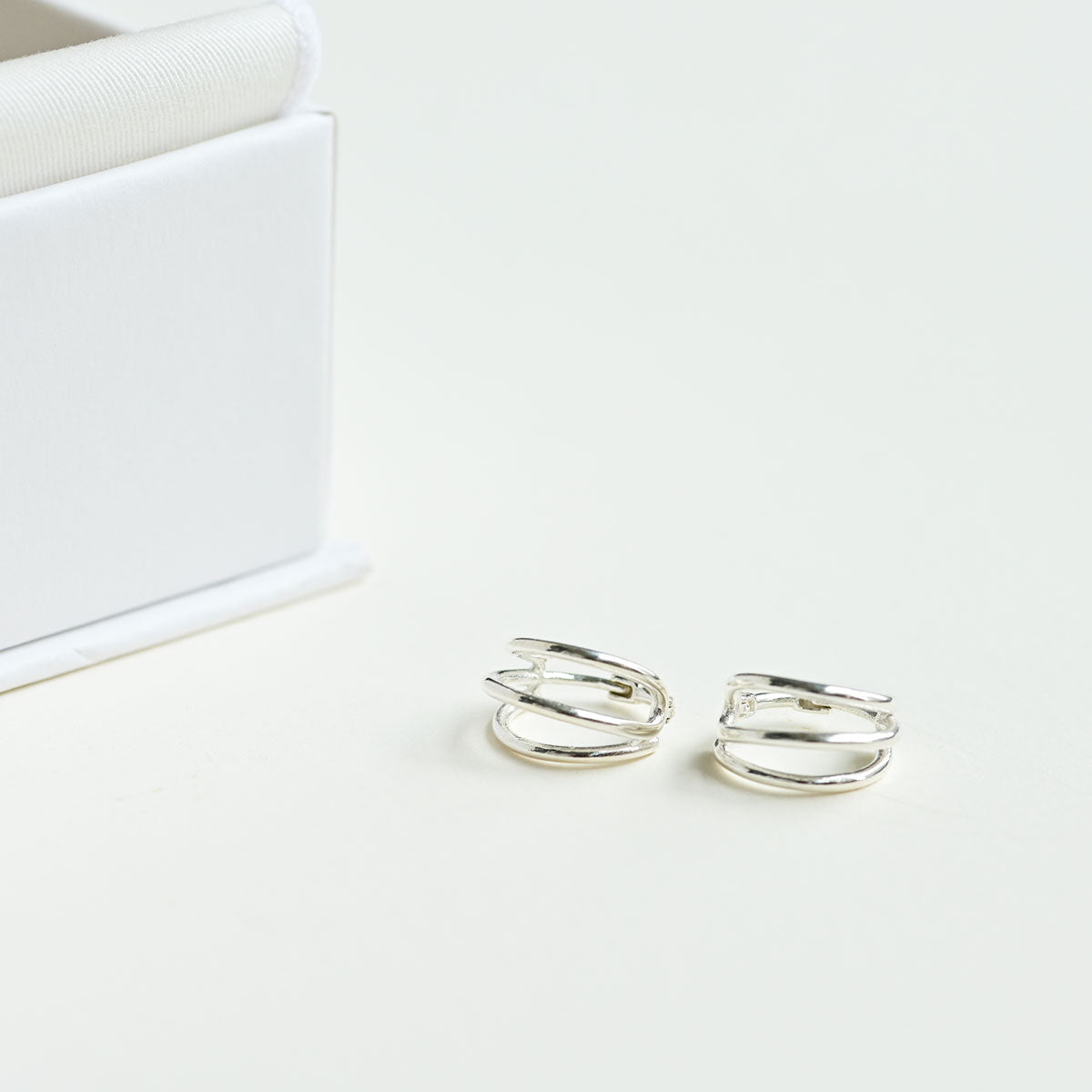 925 Silver Triple Line One Touch Earrings_KWAJE372