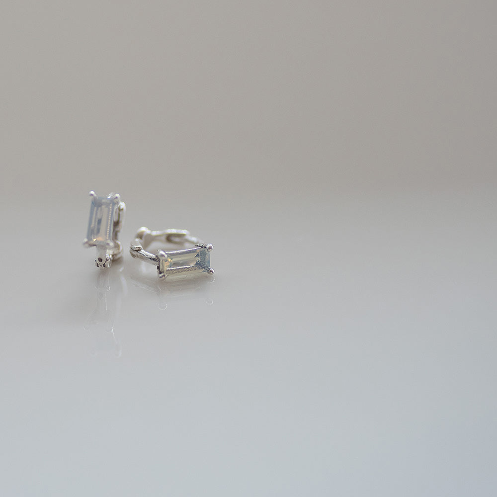 925 Silver Crystal Baguette One Touch Earrings_KWAJE226