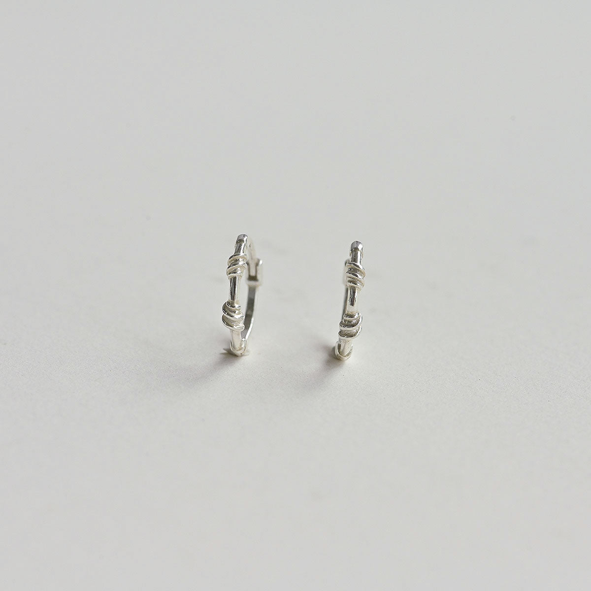 925 Silver Twice Knot One-Touch Earrings_KWAJE376