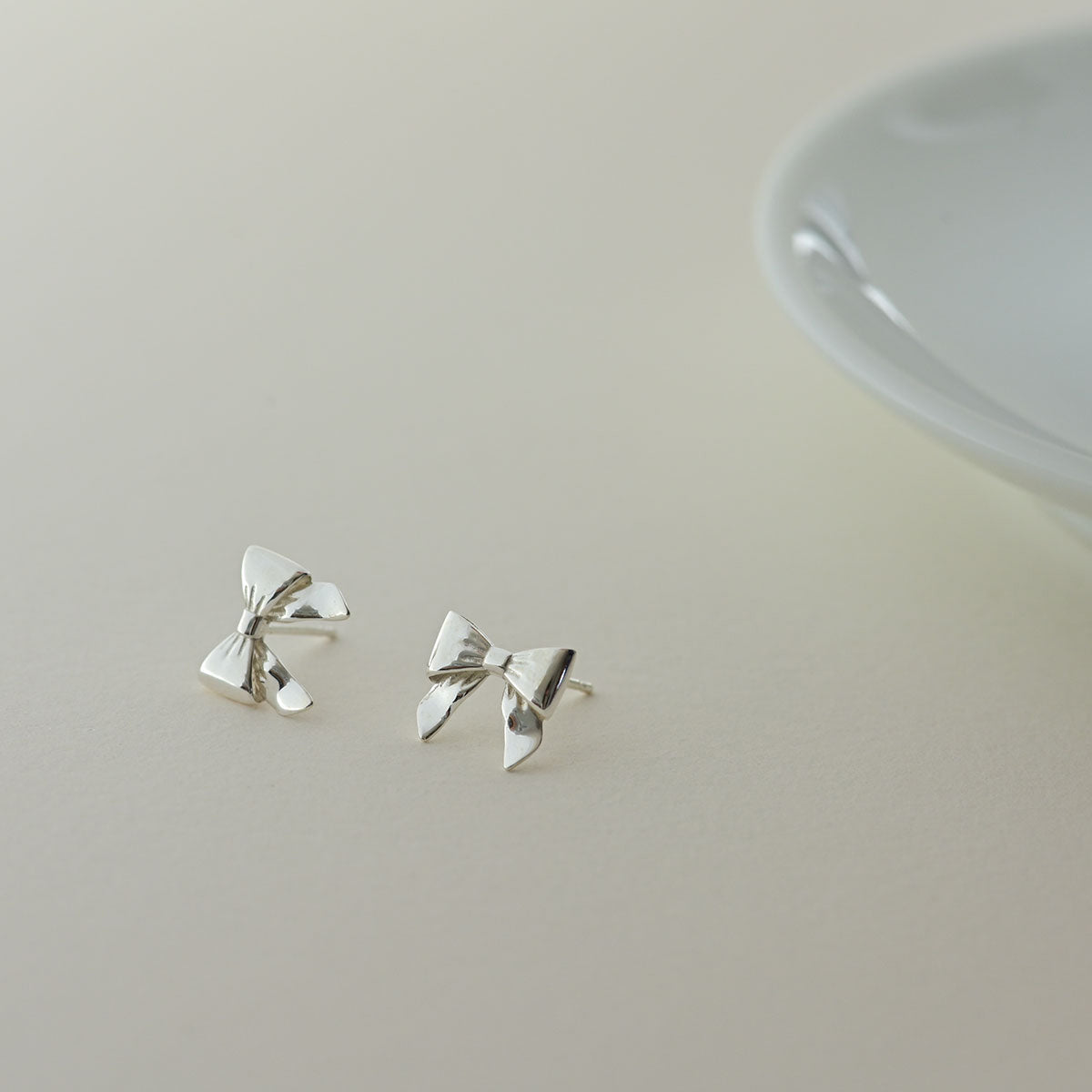 925 Silver Classic Ribbon Earrings_KWAJE146