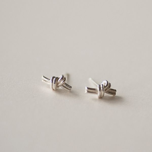 925 silver two-line knot earrings_KWAJE475