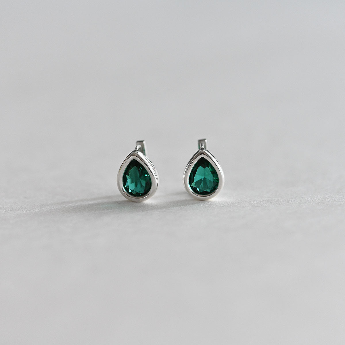 925 Silver Water Drop Bezel Green One Touch Earrings_KWAJE381