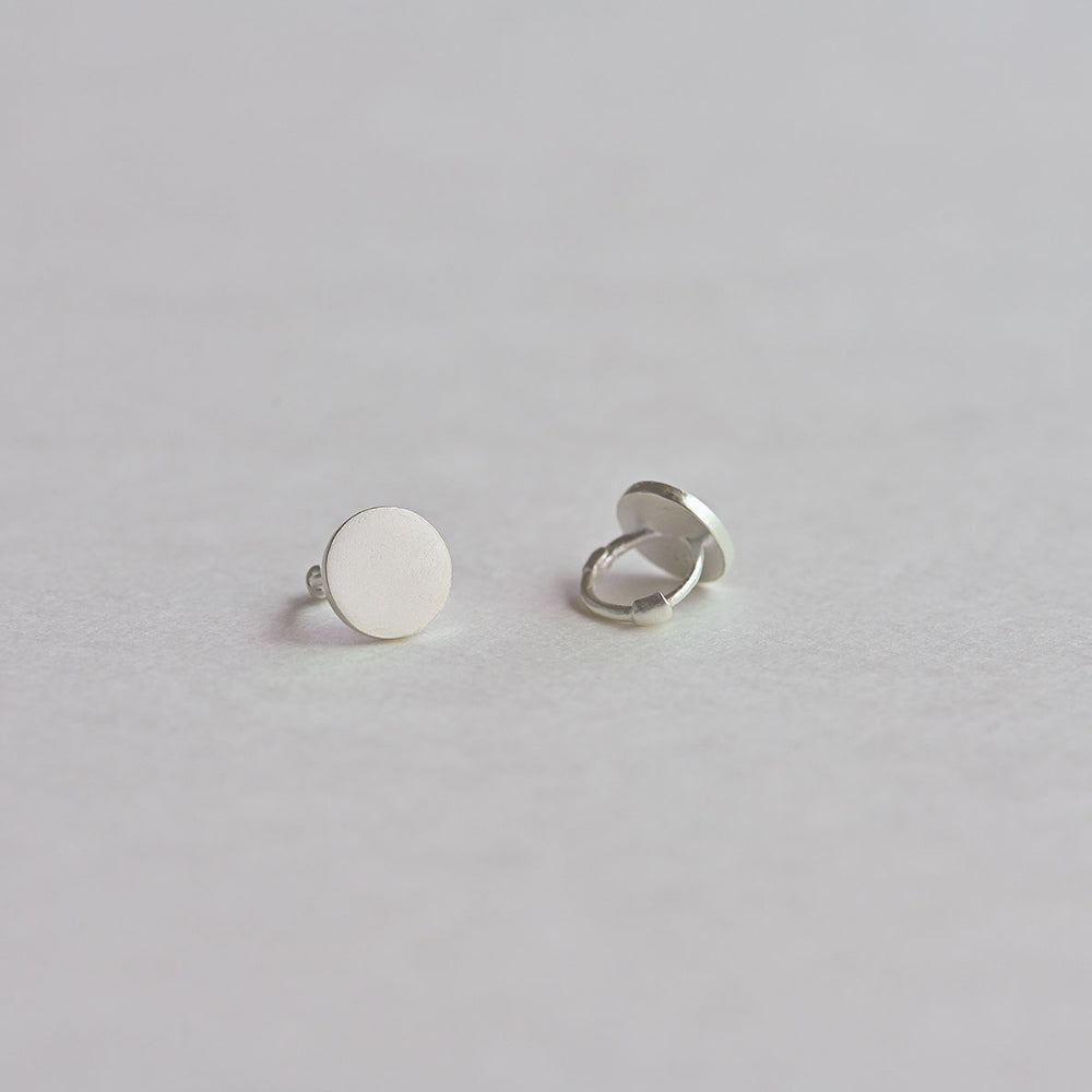 925 silver disc matte one-touch earrings_KWAJE231