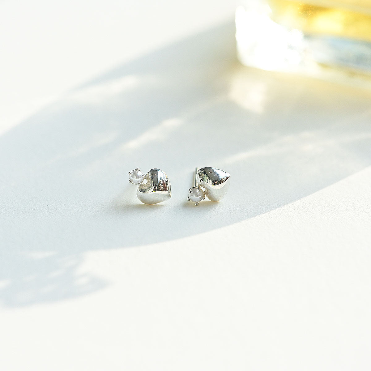 925 Silver Mini Crown Heart Earrings_KWAJE153