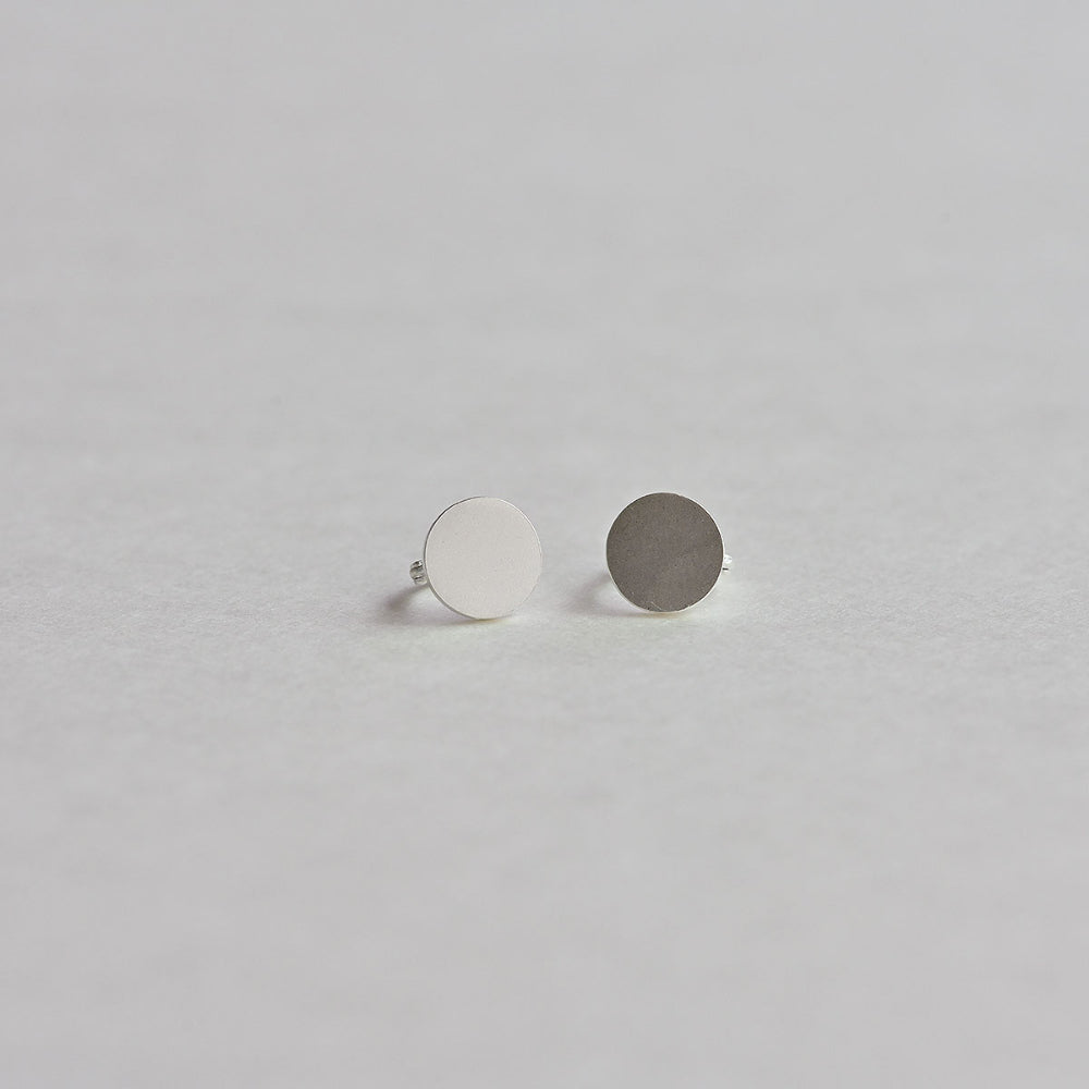 925 silver disc matte one-touch earrings_KWAJE231