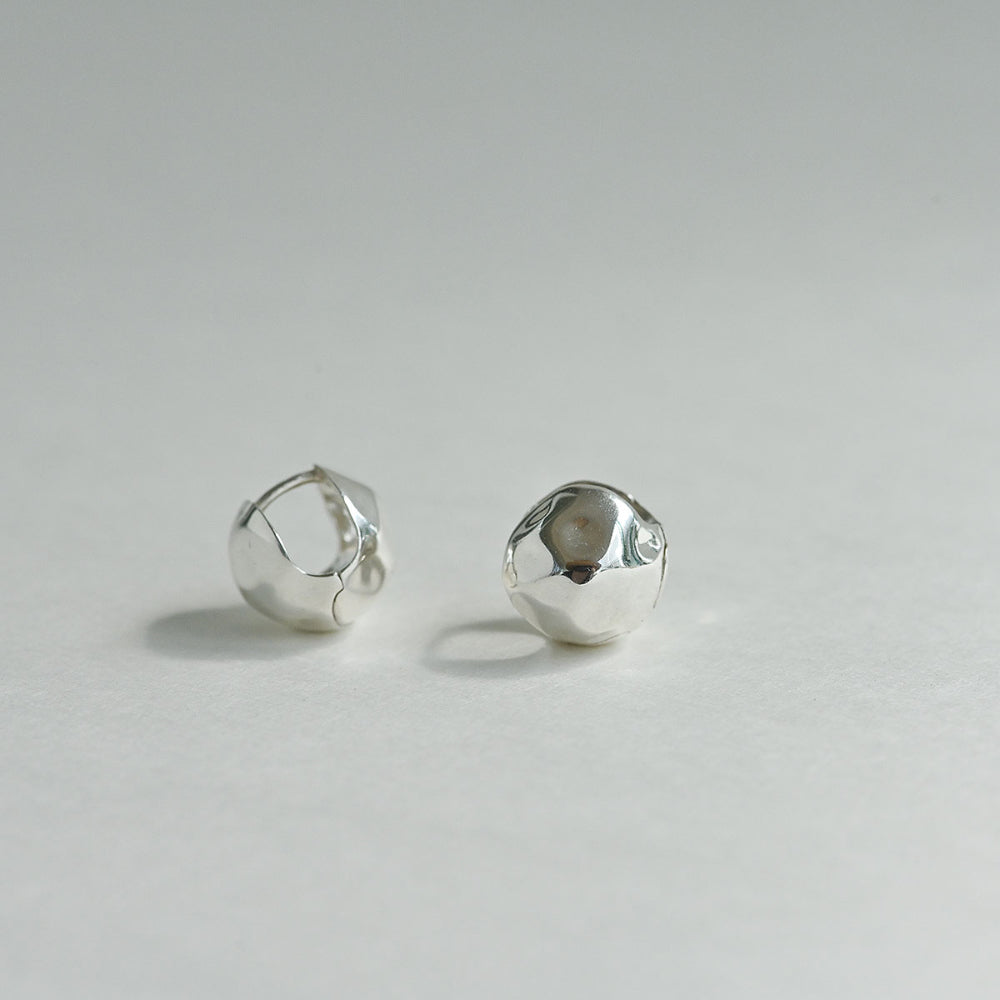 925 Silver Hammering Ball One Touch Earrings_KWAJE240