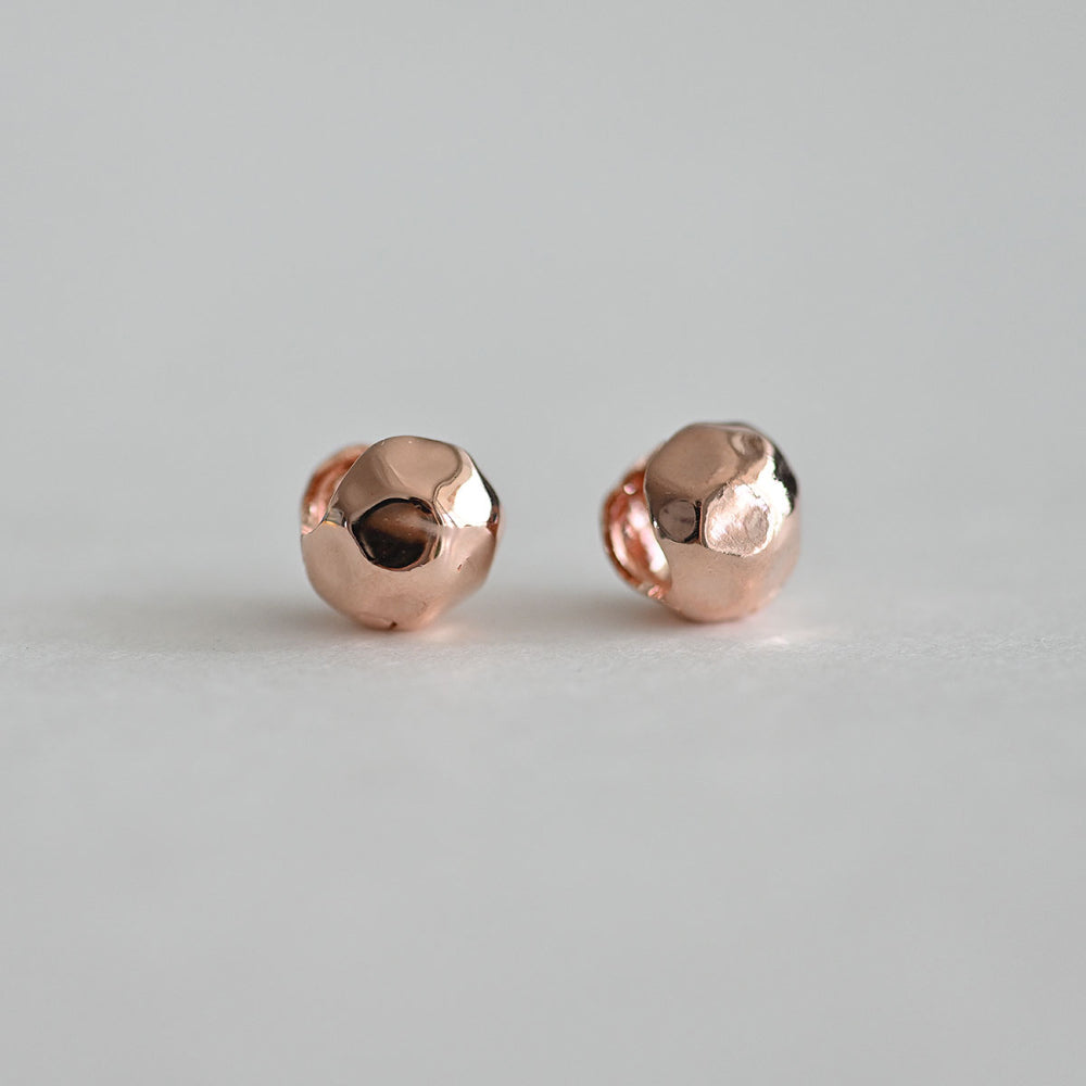 925 Silver Hammering Ball One Touch Earrings_KWAJE240