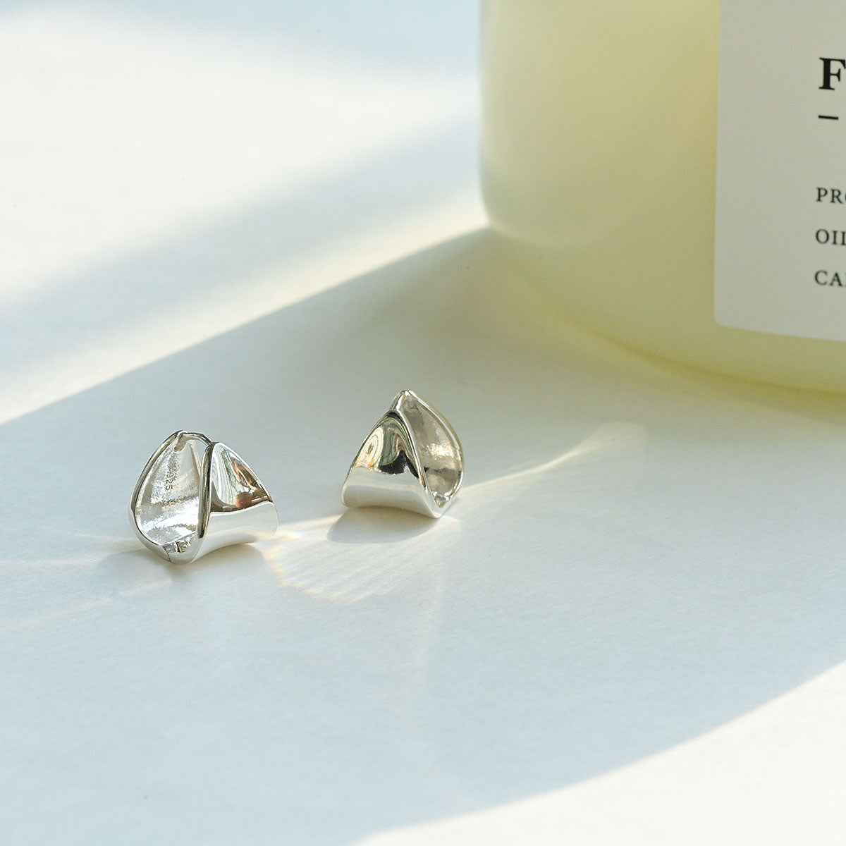 925 silver wide triangle one touch earrings_KWAJE388