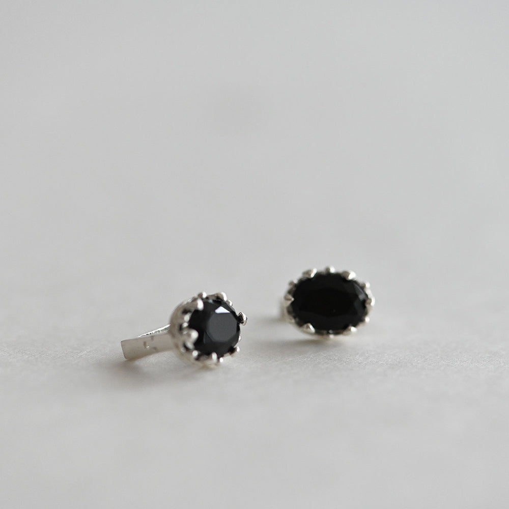 925 Silver Oval Crown Black One Touch Earrings_KWAJE078